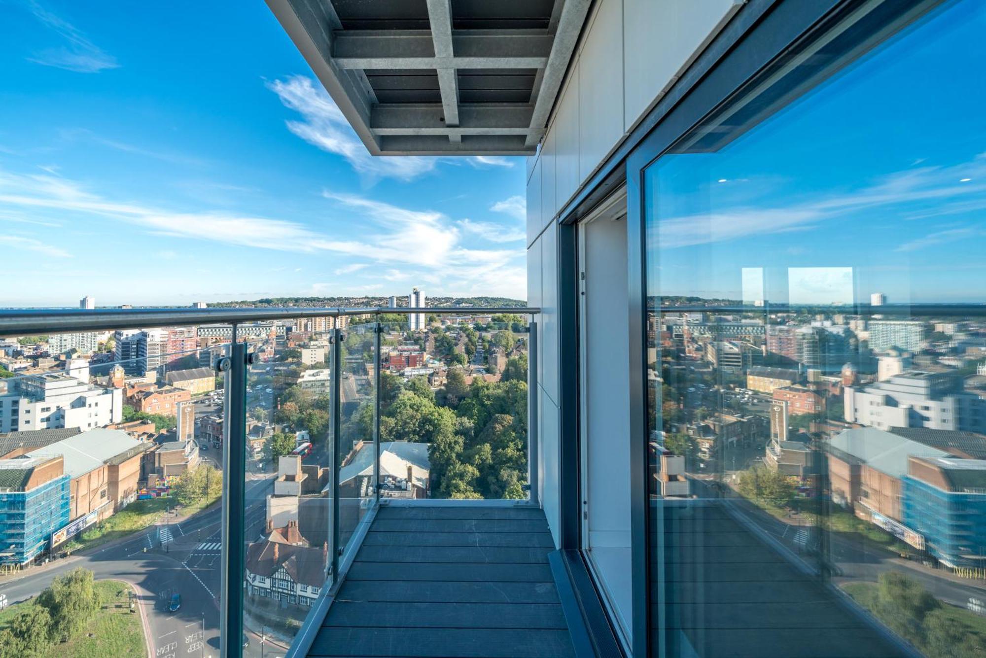 Skyvillion - London River Thames Top Floor Apartments By Woolwich Ferry, Mins To London Excel, O2 Arena , London City Airport With Parking Exterior foto